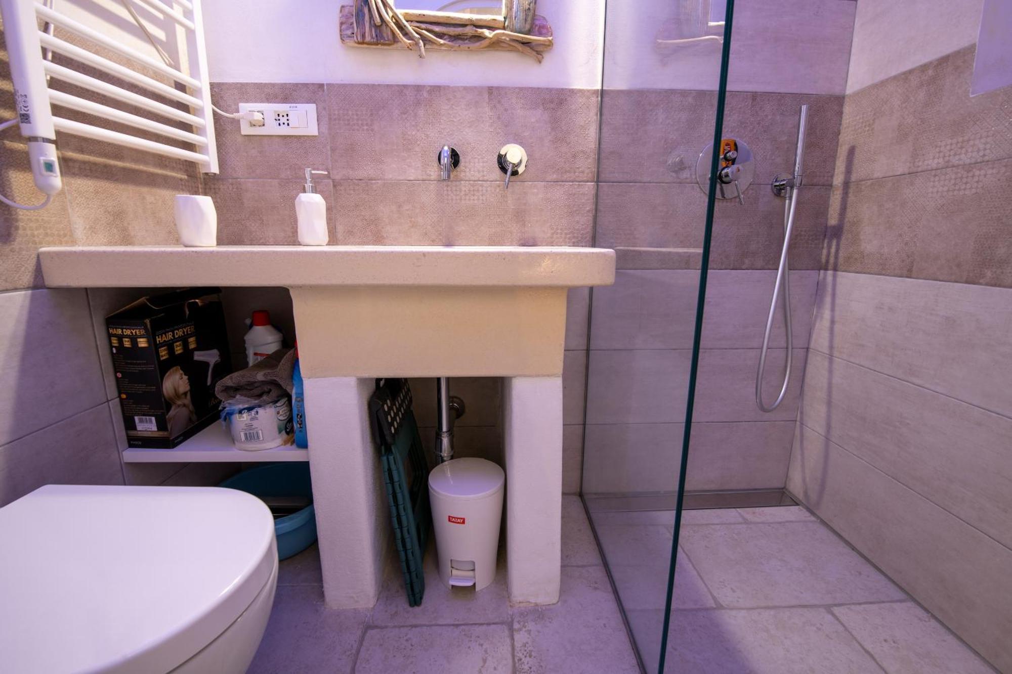 White House Flats & Studios オストゥーニ 部屋 写真